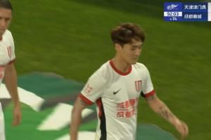 媒体人:无缘由攻击球员家人,甚至是拿喇叭骂人,真的让人唾弃!