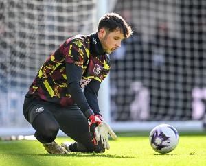 邮报:纽卡准备放弃追求伯恩利门将特拉福德,曼城拥有回购条款