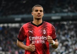 斯基拉:佳夫拒绝科莫&水晶宫,正在努力说服AC米兰留下自己