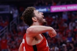 火箭官推:4年前的今天我们选中了申京 剩下的就是历史了