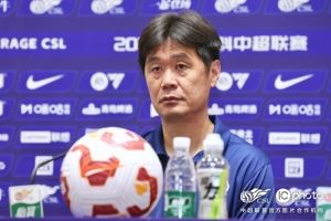 李霄鹏:现在气势比较低落,希望明天队员的意志力能够顶住
