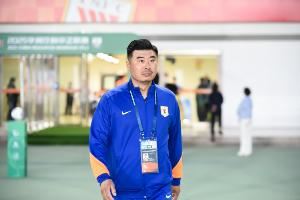 望岳新闻:山东泰山两次航班取消&只能分批前往深圳 凌晨才能抵达