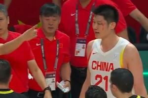 胡金秋:眼角没事&这都是小事 只要能赢球&付出全部都没关系