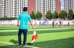 媒体人:上海高中里男生喜欢足球的不少,踢球和学习可互相促进