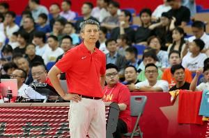 媒体人:郭士强教练团队对每位的球员运用及比赛的部署堪称完美