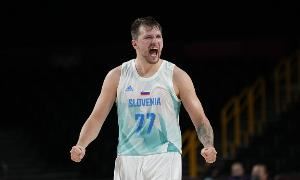 湖记:东契奇两战出场44分钟得45分 换算成NBA比赛大约场均37分