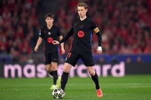 世体:德容更换经纪人,新经纪人希望尽快约见巴萨并商讨球员续约