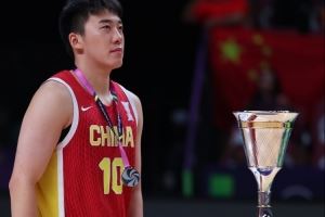 媒体人:王俊杰想打NBA 首先要找一个好的经纪公司 还要提高防守