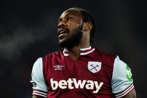 太阳报:35岁安东尼奥为西汉姆U21踢比赛,虽已解约但仍在队训练