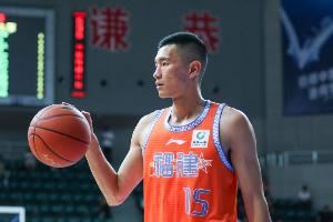 媒体人:陈林坚明天抵济南体检&试训 一切正常将去青岛加入山东队