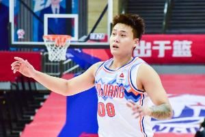 媒体人:首钢今夏一直在寻找国产后卫 新疆尊重球员意愿促成转会