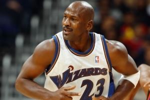 卢:奇才时期的乔丹靠一条腿场均21分 40岁的他还会提前训练