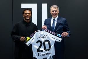 自罚三杯🥺奥蓬达上赛季将布雷默撞成韧带撕裂,迫使他赛季报销