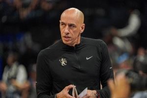 三连败!国王主帅:通往成功的道路上满是坑洞 而且永远都在施工