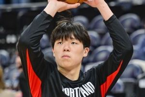  杨瀚森谈英语进步：训练大部分时间可以让克里斯去一边儿了