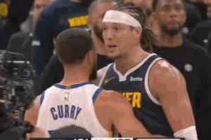 后羿VS吕布!库里和戈登二人赛后拥抱致意简单唠两句