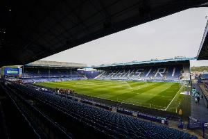 队报:谢周三破产扣分后,球迷们买门票、买商品拯救俱乐部