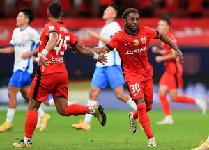  记者：加布里埃尔未现身海港今日训练，莱昂纳多佩戴护具单独训练