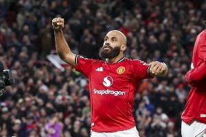  曼晚：姆伯莫加盟曼联后就表现出色，此前只有伊布有类似表现