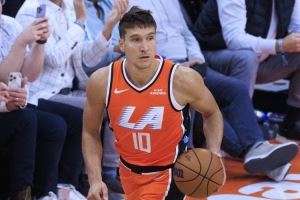  替补火力！博格达诺维奇14中8&三分8中5射落21分 另有3板3助4断