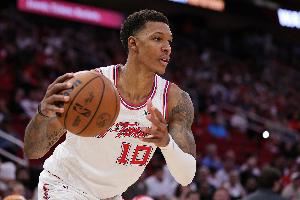  状态一般！小贾巴里·史密斯半场6中2拿4分2板1断