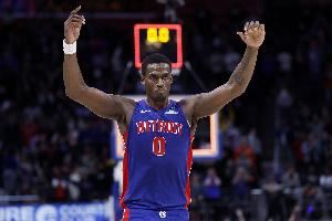  明天22岁生日！杜伦11月场均24.3分13.9板 命中率72.2%