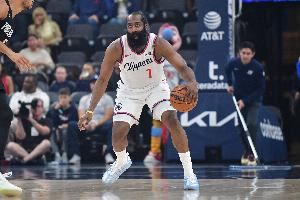  媒体人：哈登又是燃尽的一天 明显能看到格莱姆斯碰到了他的手肘