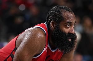  解说：小琼斯伤停一个多月 要累死哈登啊 恐怕只能赢休赛期了