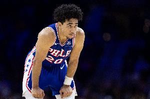  我成空气了！麦凯恩没有出手所有个人数值皆为0 赛季至今未得分