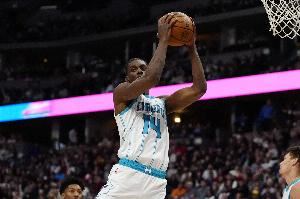  反超了！迪亚巴特根据暴扣 黄蜂一波7-0