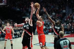  跌宕起伏！开拓者末节39-24一度逆转21分 武切维奇三分绝杀